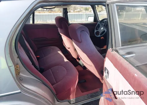 1986 Saab 900 S z USA, uszkodzony, nr VIN YS3AC45D5G7025422